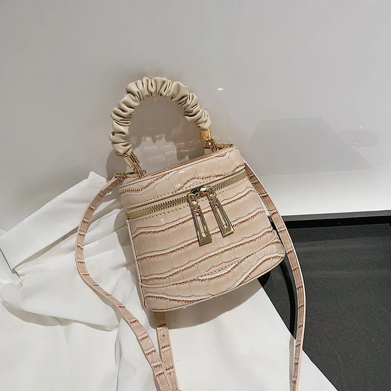 36 Pieces) Wholesale Women Vintage Chain Crease Handle Bag