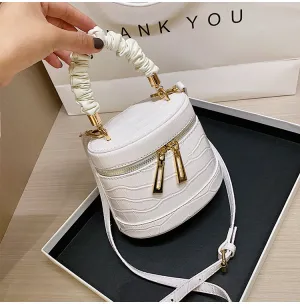 36 Pieces) Wholesale Women Vintage Chain Crease Handle Bag