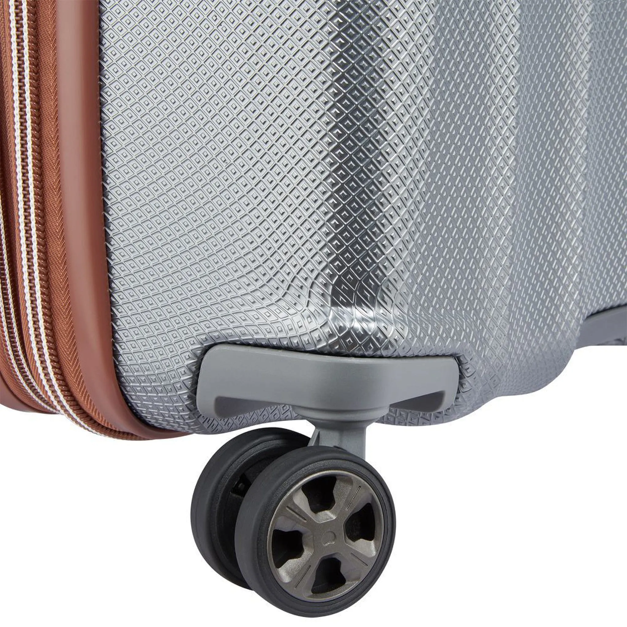 Delsey St Tropez 24" Expandable Spinner