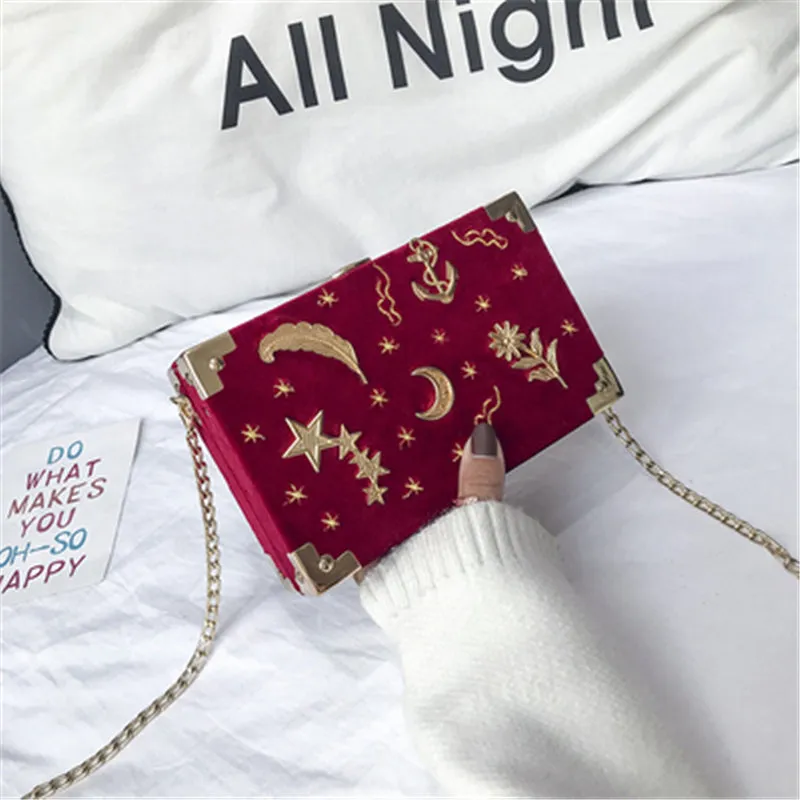 “EMBROIDERED STARS SHOULDER” CROSSBODY BAG W110501