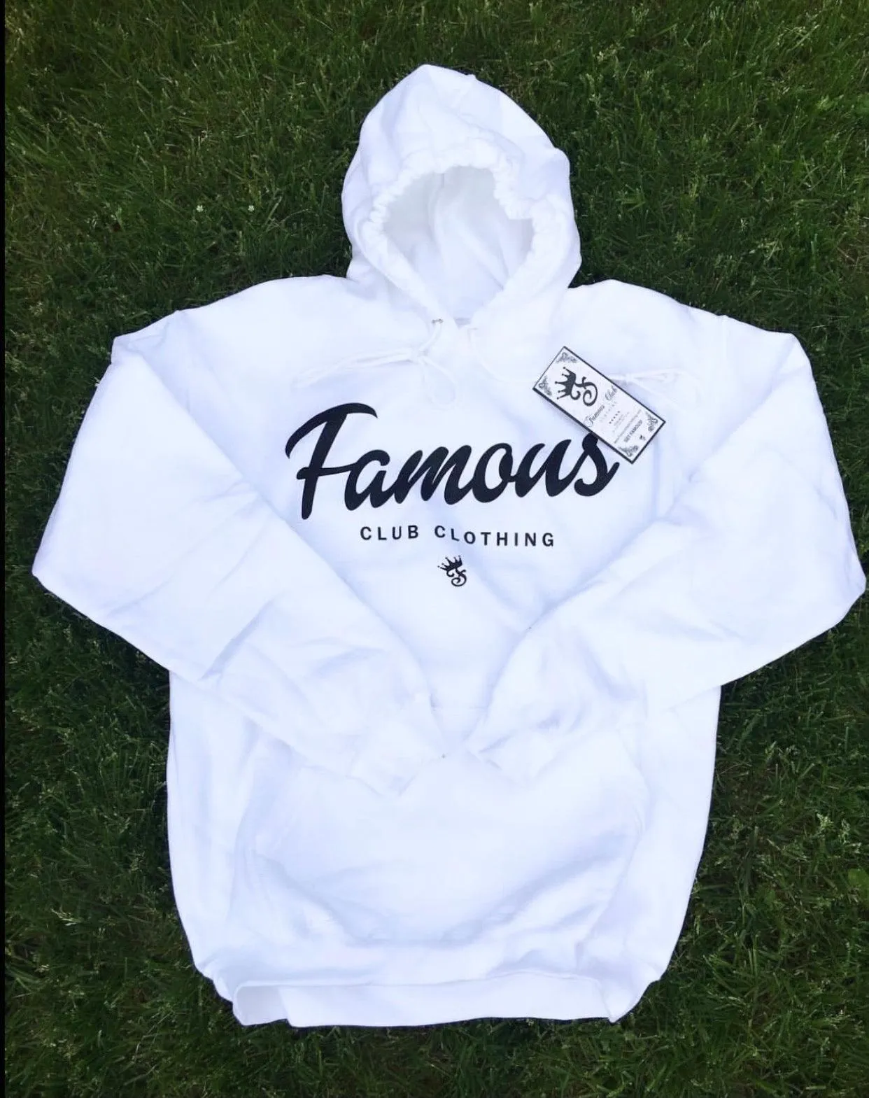FAMOUS SCRIPT HOODIE (WHITE)