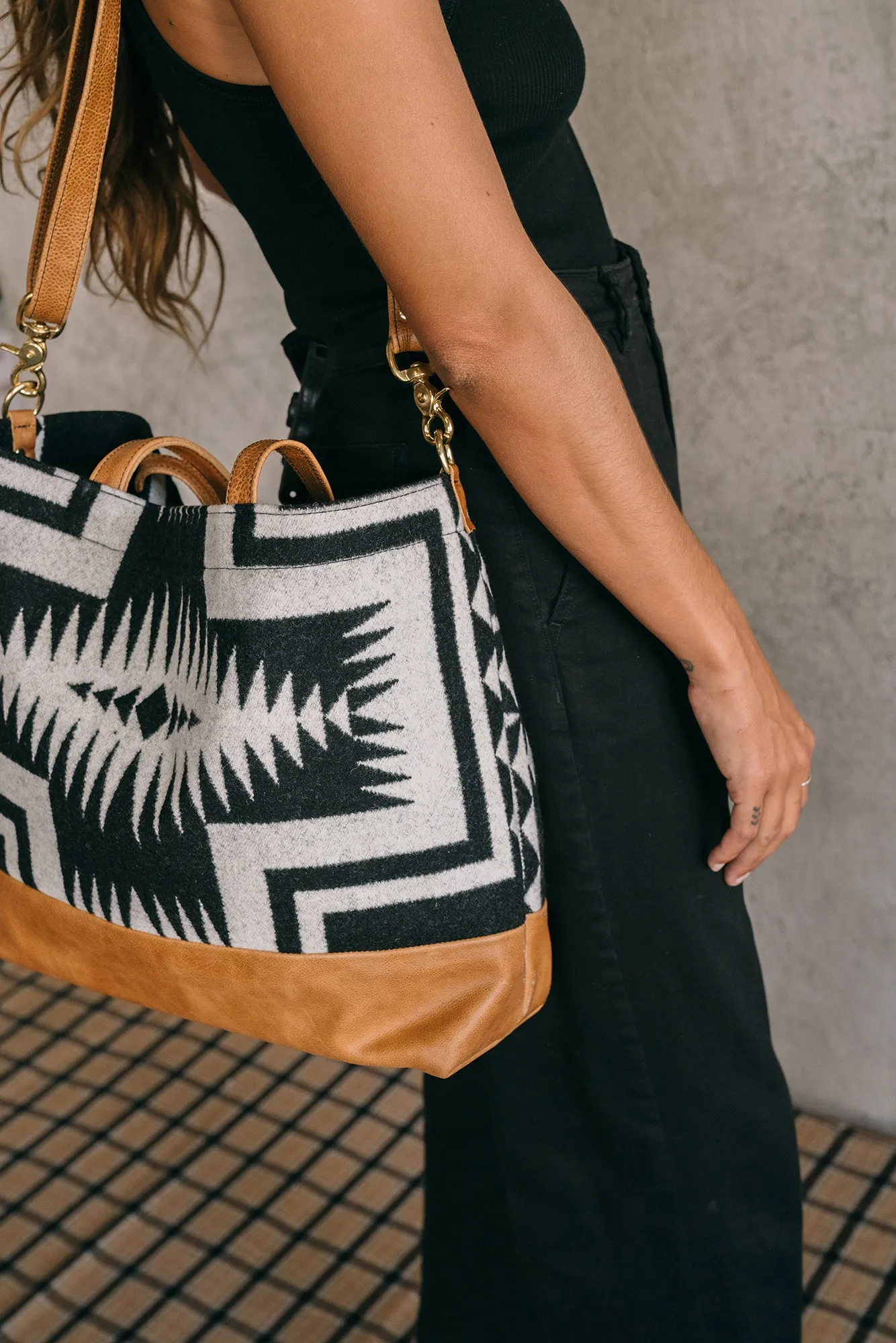Luna Saddle Shia Tote
