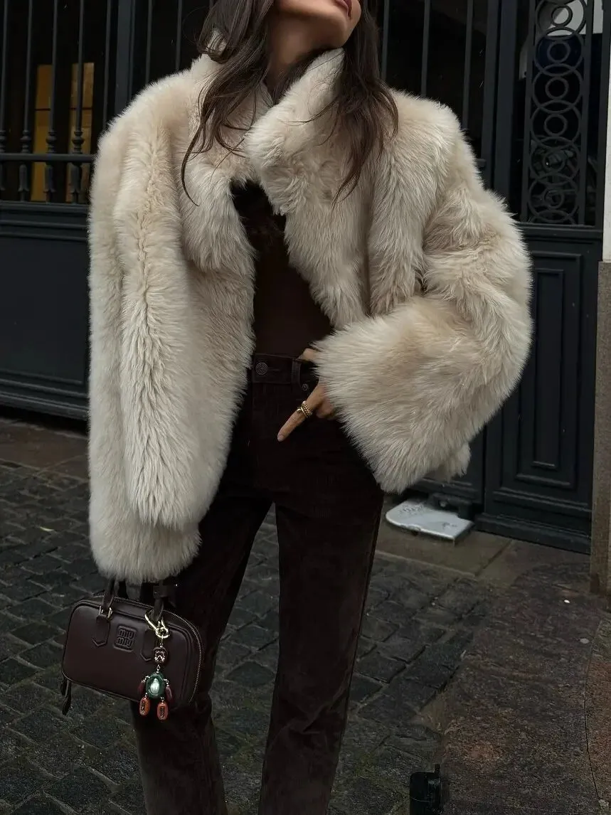 Luxury Faux Fur Jacket – Elegant Cozy Statement Piece