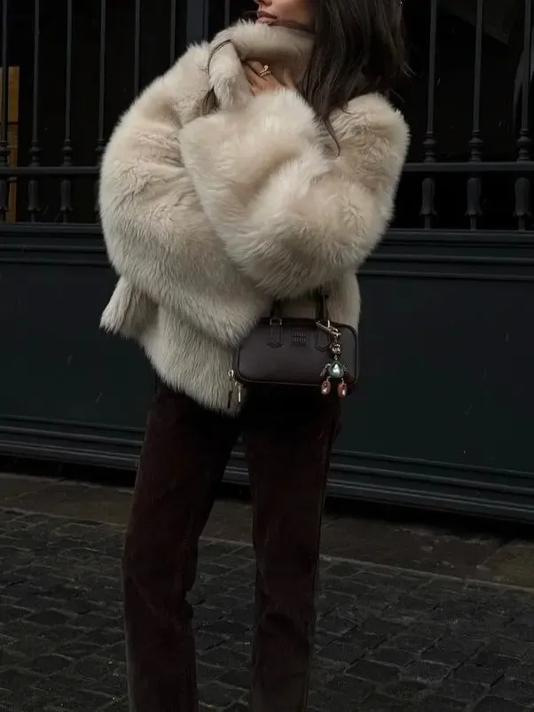 Luxury Faux Fur Jacket – Elegant Cozy Statement Piece