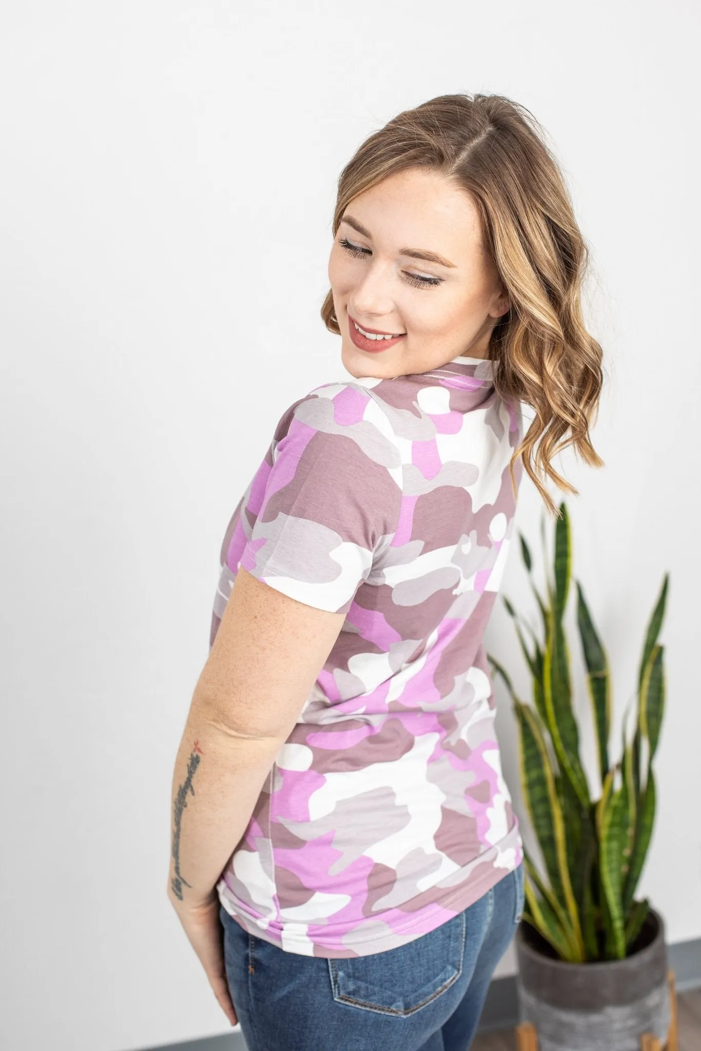 Olivia V-Neck Tee in Purple-Pink Camo