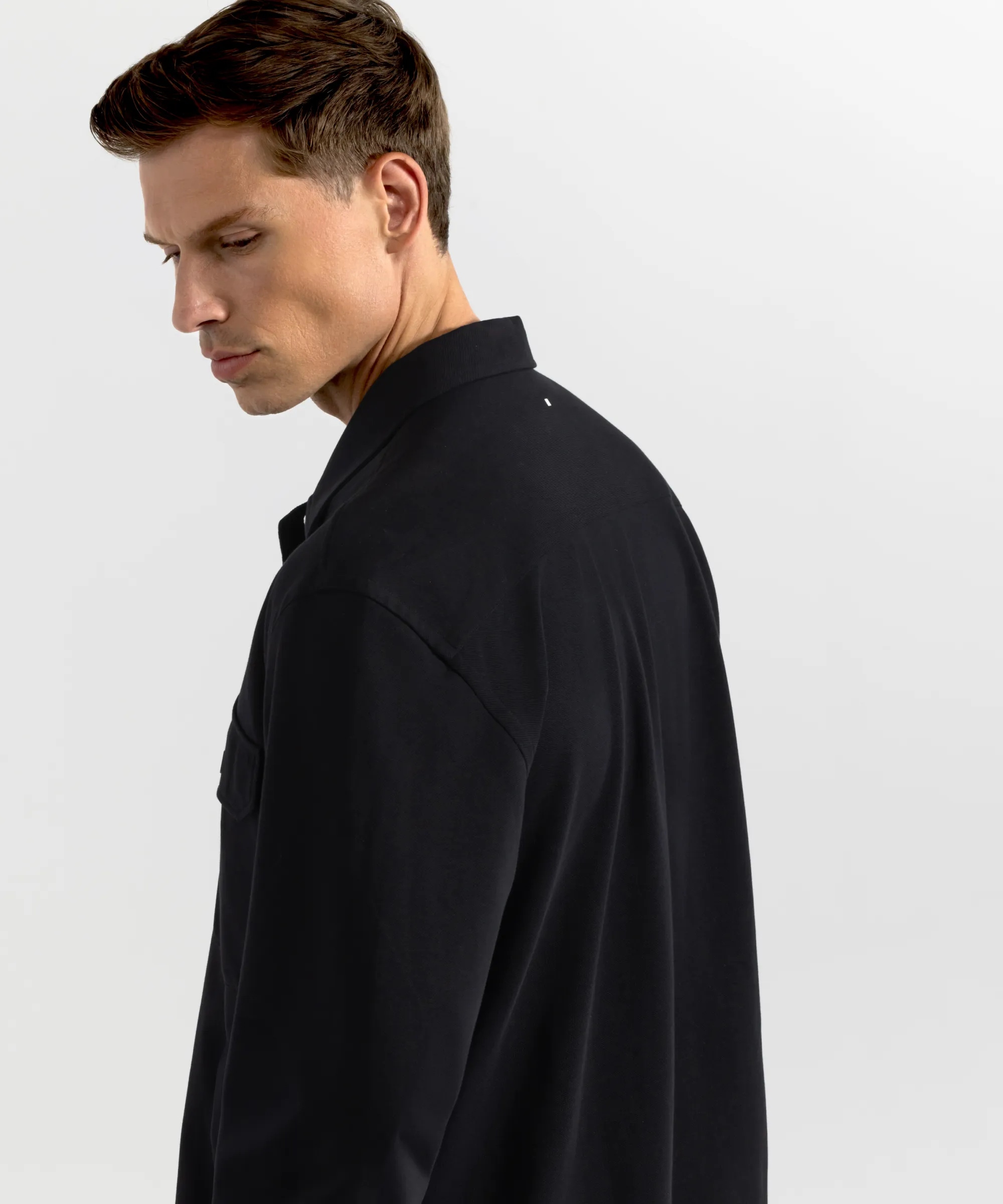 SH 02 Essence Black