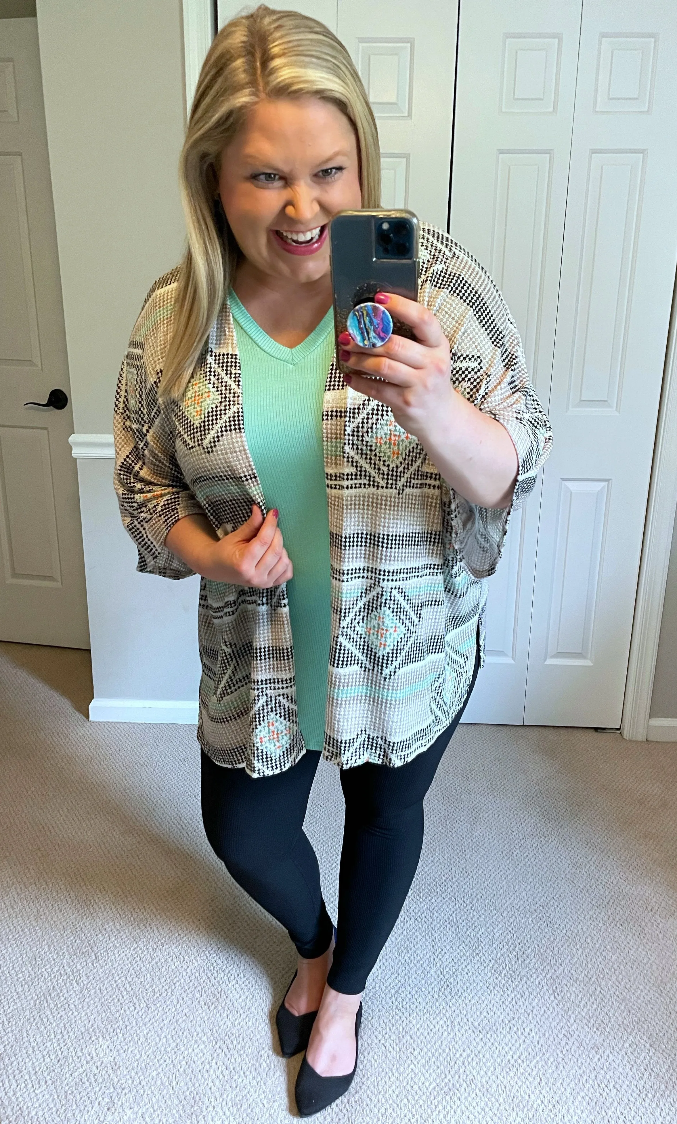Short-Sleeved Ribbed V-Neck Tee in Mint