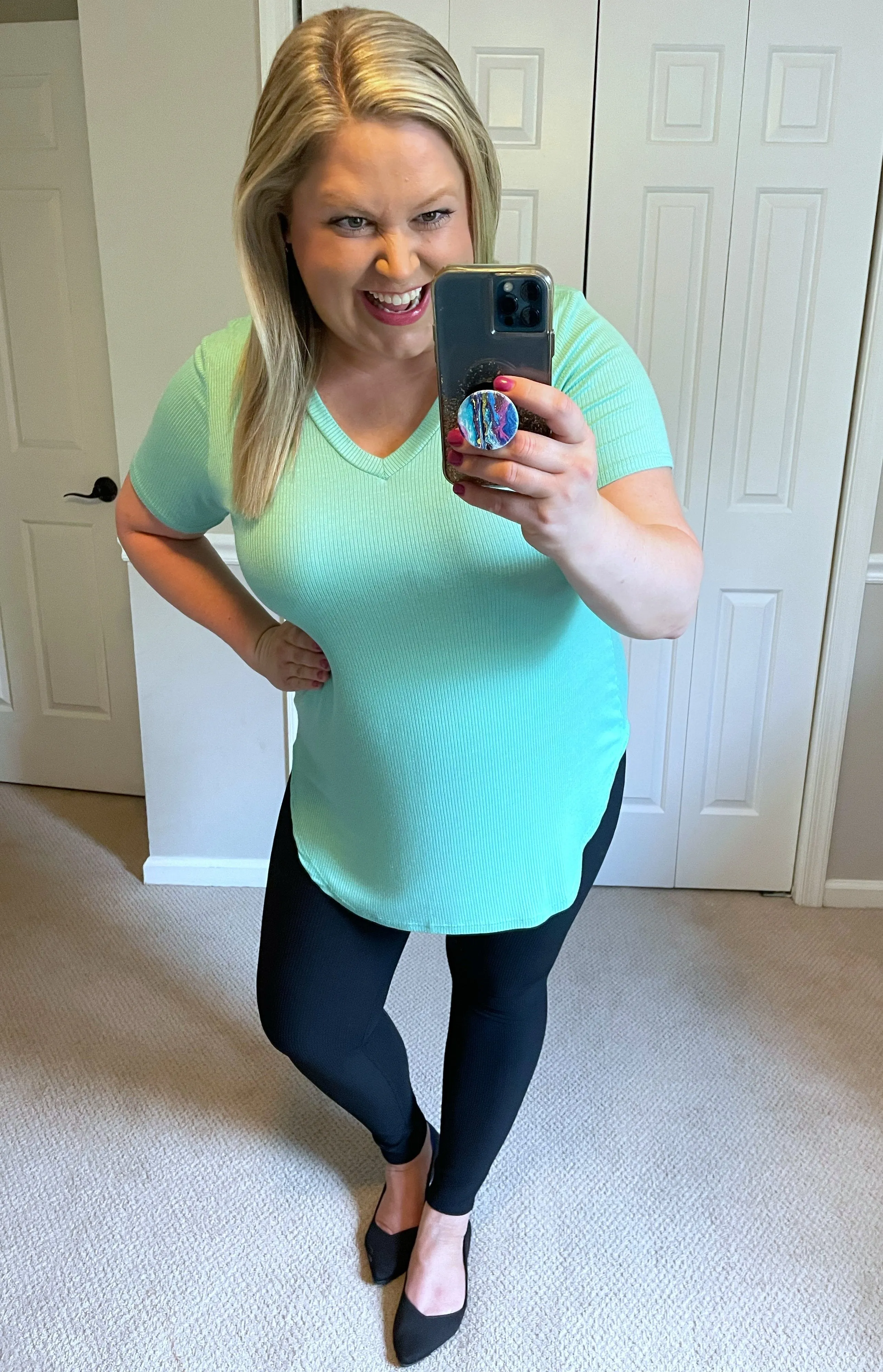 Short-Sleeved Ribbed V-Neck Tee in Mint