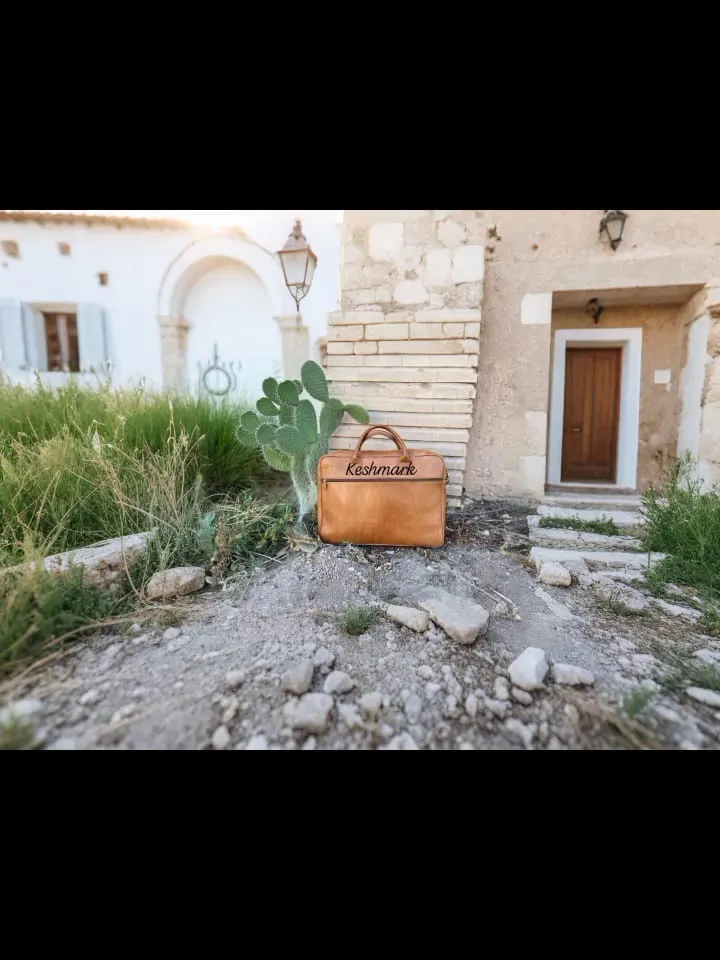 Stylish Leather Crossbody Messenger Bag - Versatile Shoulder Bag for Everyday Use