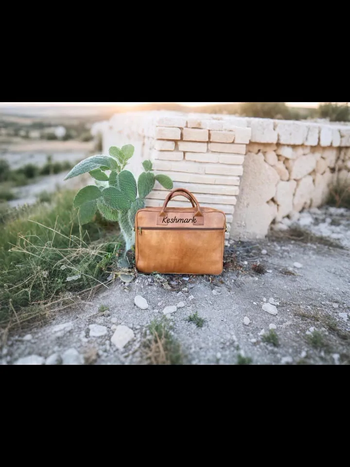 Stylish Leather Crossbody Messenger Bag - Versatile Shoulder Bag for Everyday Use