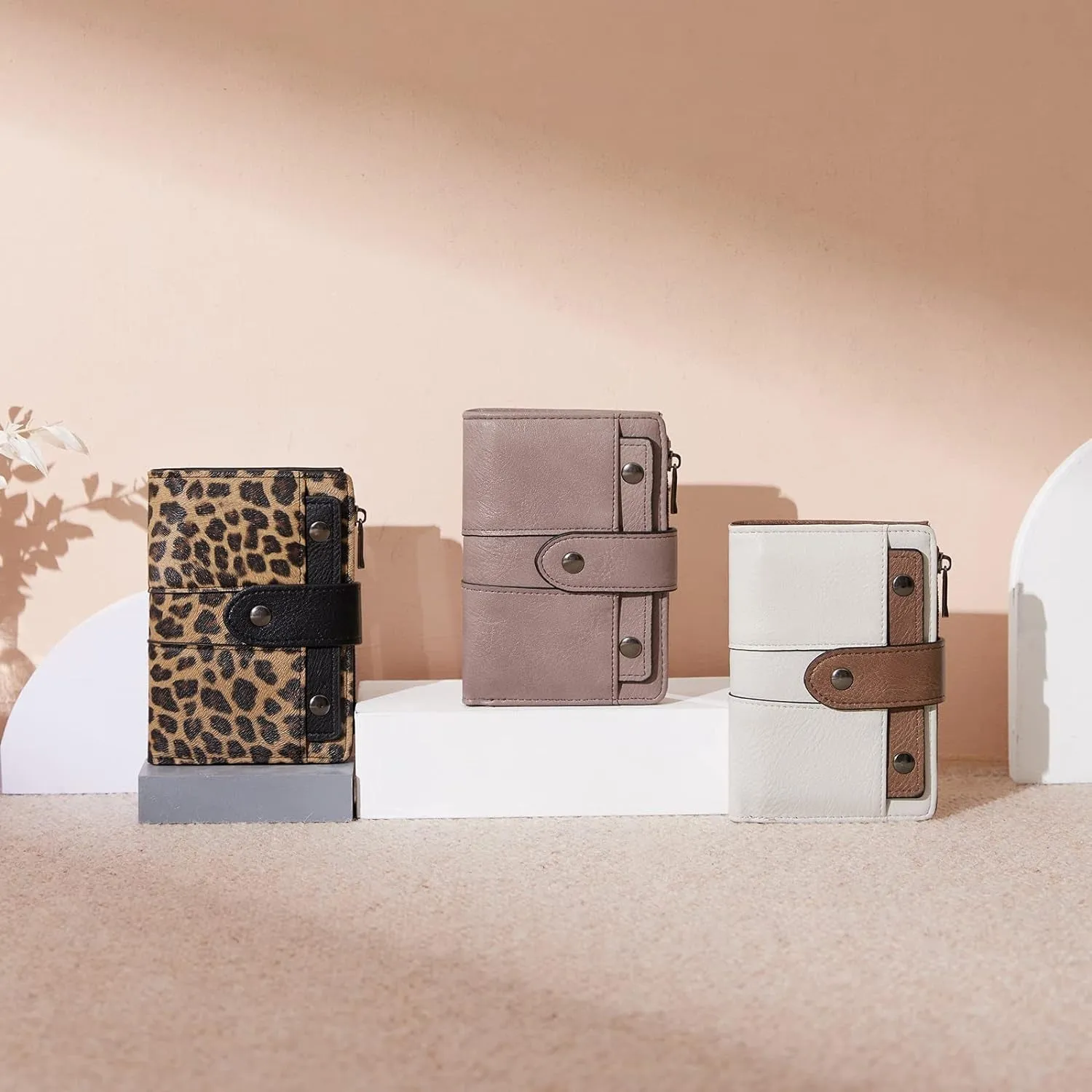 Women's Small Leather Bifold Wallet with Zipper Coin pocket